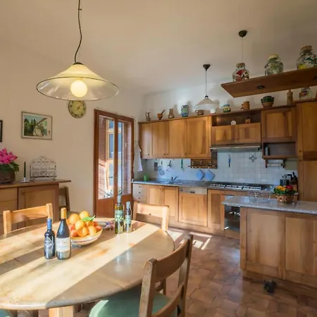 Casa vacanze Family Friendly Giulia With Pool - Happy